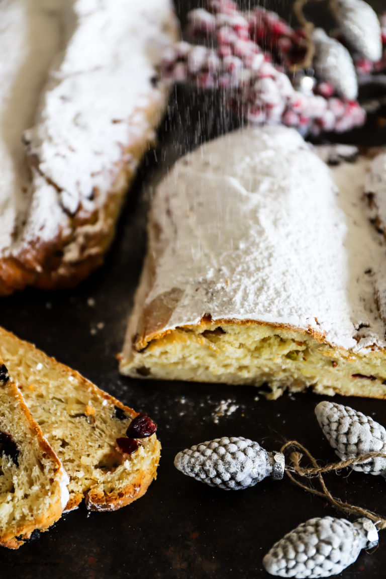 Christstollen mit Mandeln, Cranberries und Pistazien – Gaumenschmaus