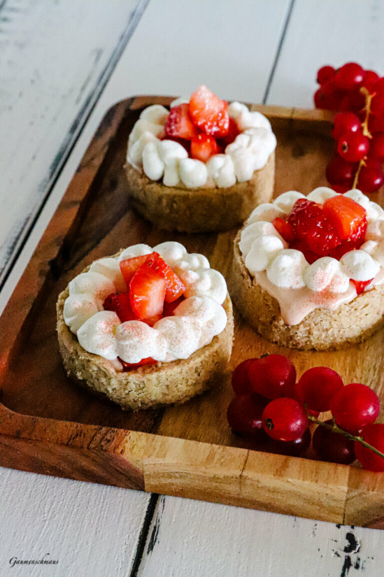 Erdbeer-Dinkel-Törtchen mit Ruby – Gaumenschmaus