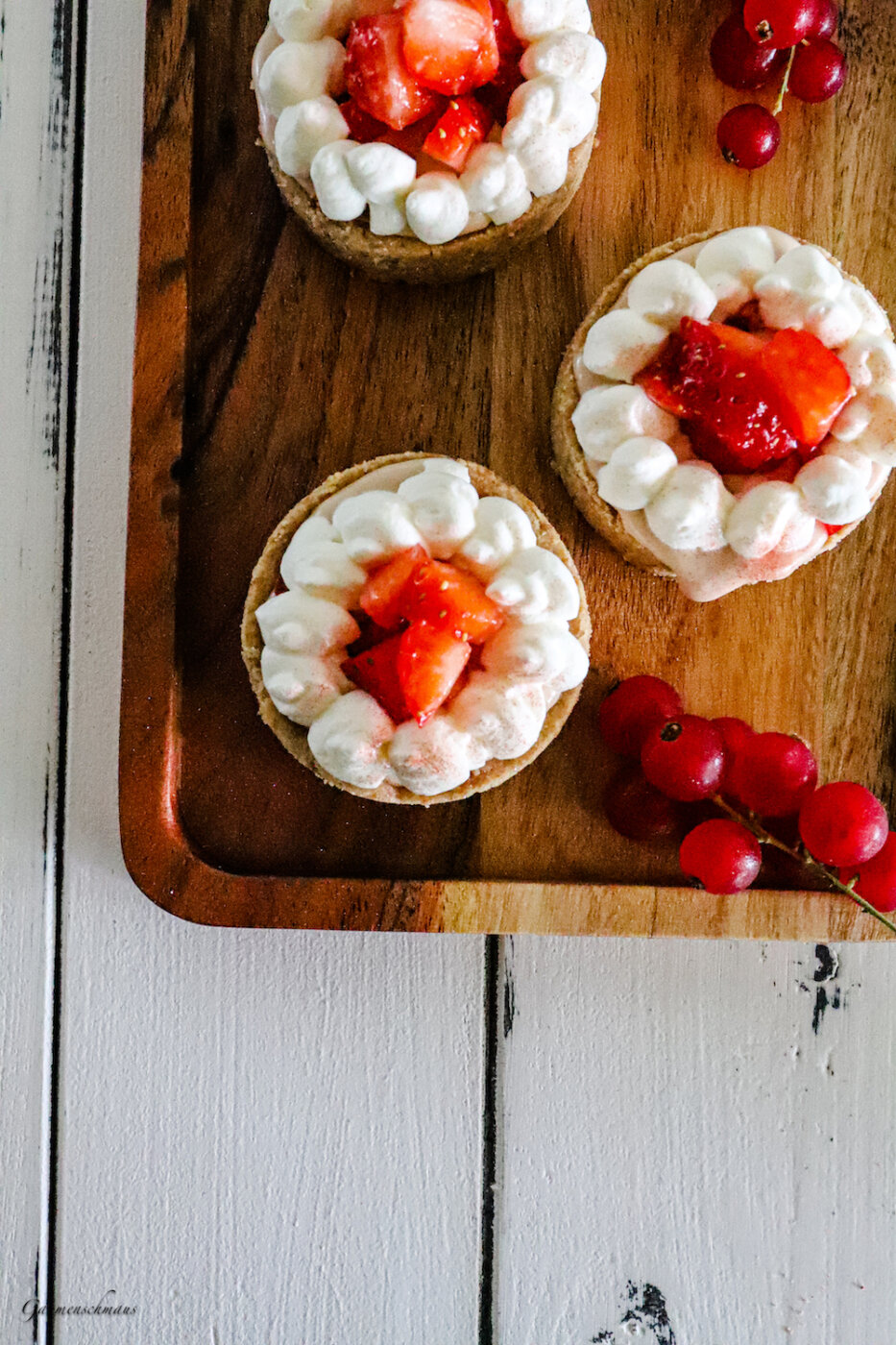 Erdbeer-Dinkel-Törtchen mit Ruby – Gaumenschmaus