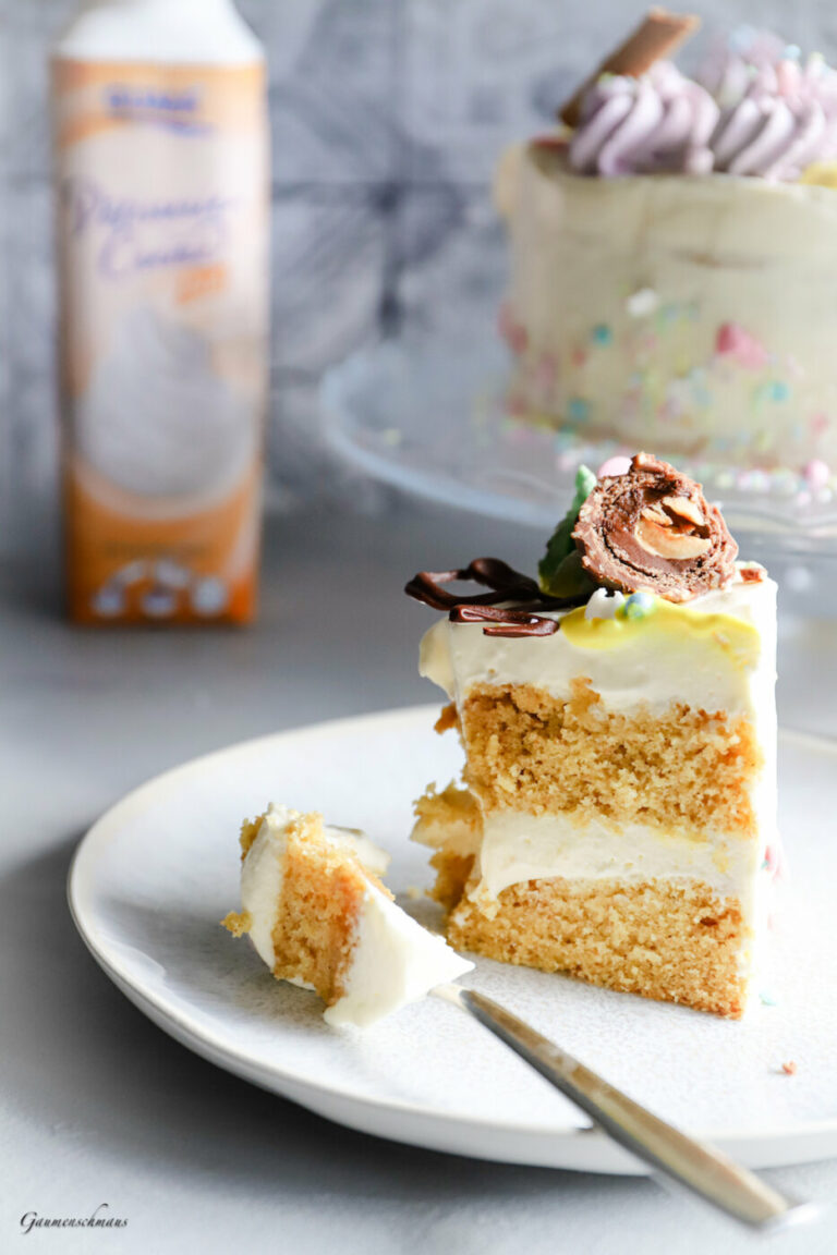 Neutrale Babytorte mit Vanillecreme – Gaumenschmaus