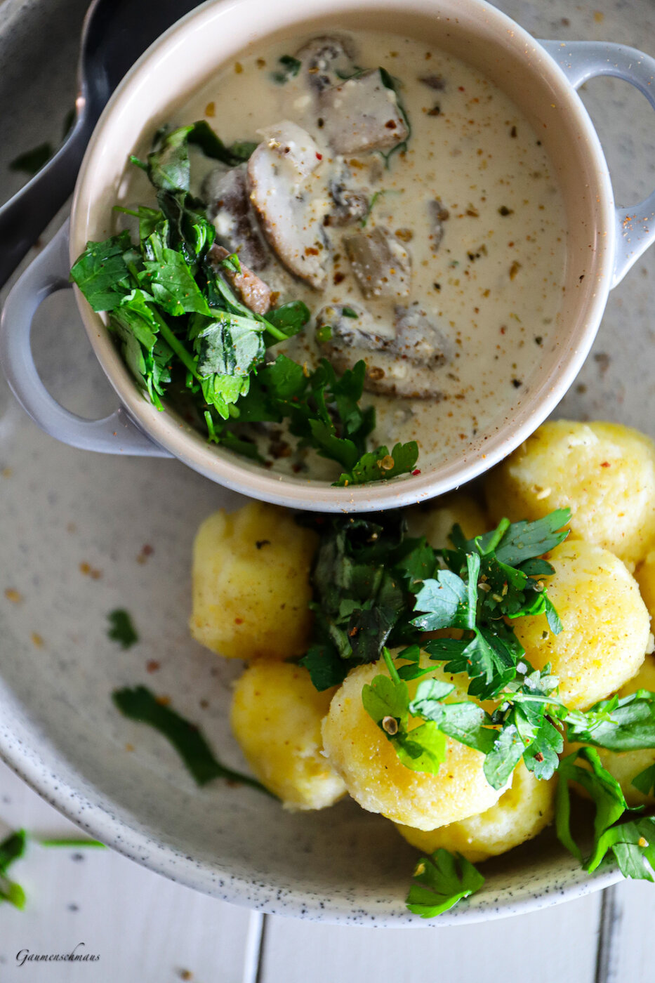 Schwammerlragout mit Grießknödel – Gaumenschmaus