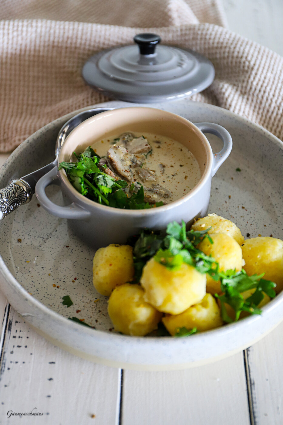 Schwammerlragout mit Grießknödel – Gaumenschmaus