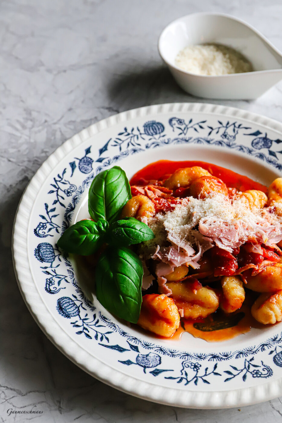 Gnocchi mit Schinken und Tomatensoße – Gaumenschmaus