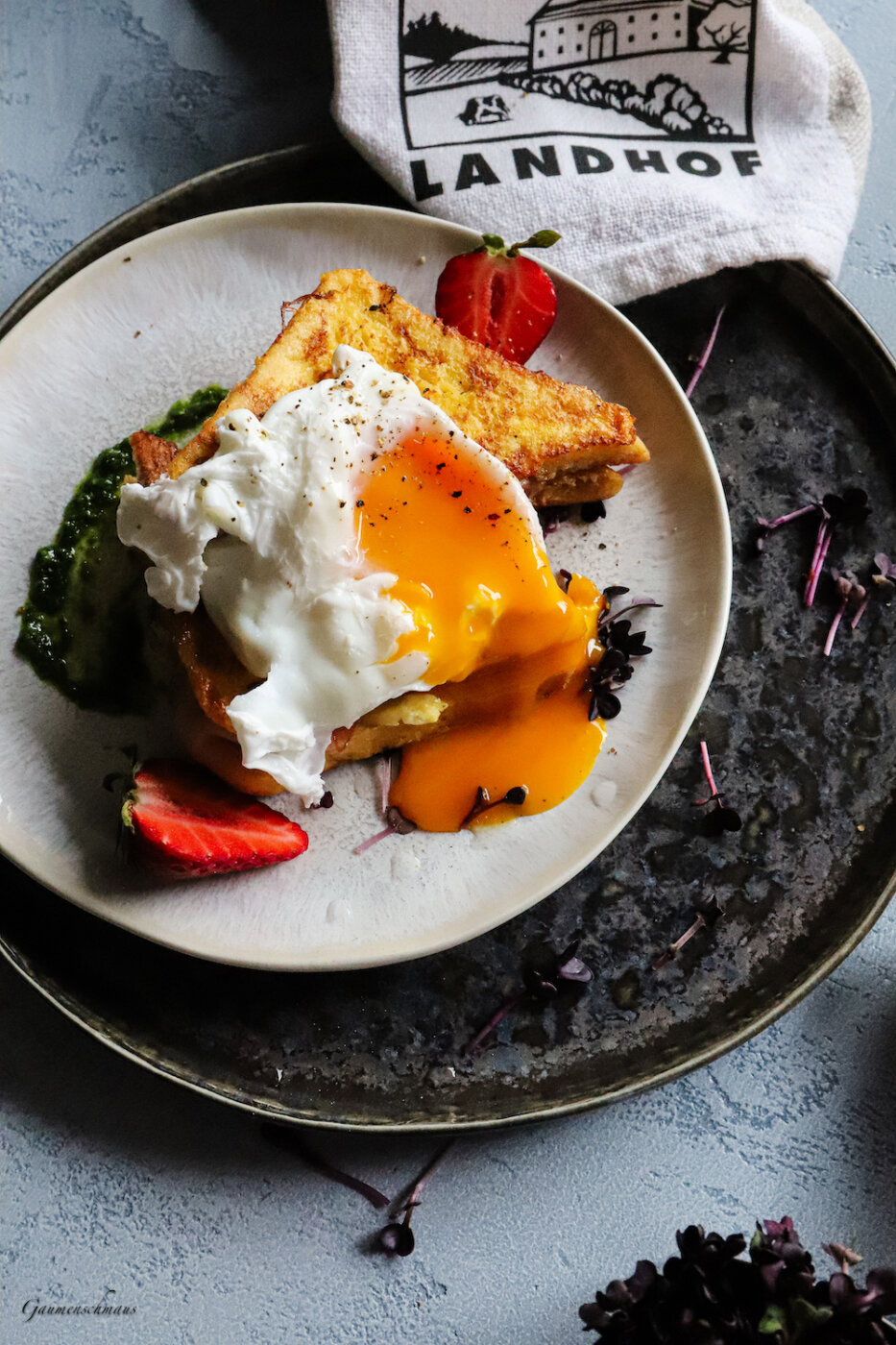 Pikanter French Toast mit Ei – Gaumenschmaus