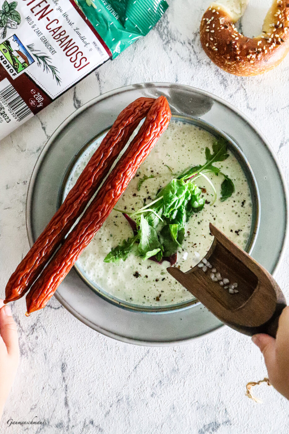 Gurkenkaltschale mit Cabanossi – Gaumenschmaus