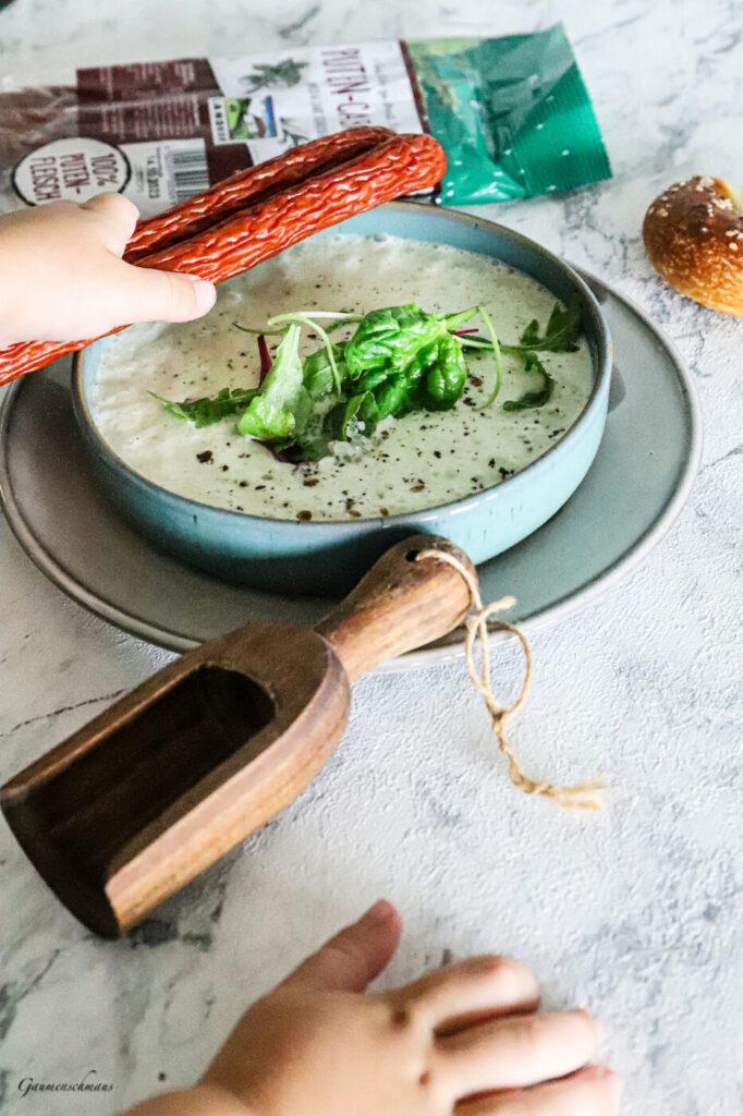 Gurkenkaltschale mit Cabanossi – Gaumenschmaus